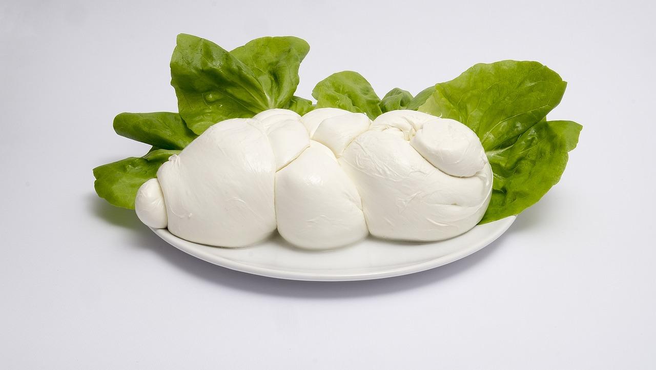 La Mozzarella nella Bilancia: Verità e Miti sul Suo Impatto sul Peso