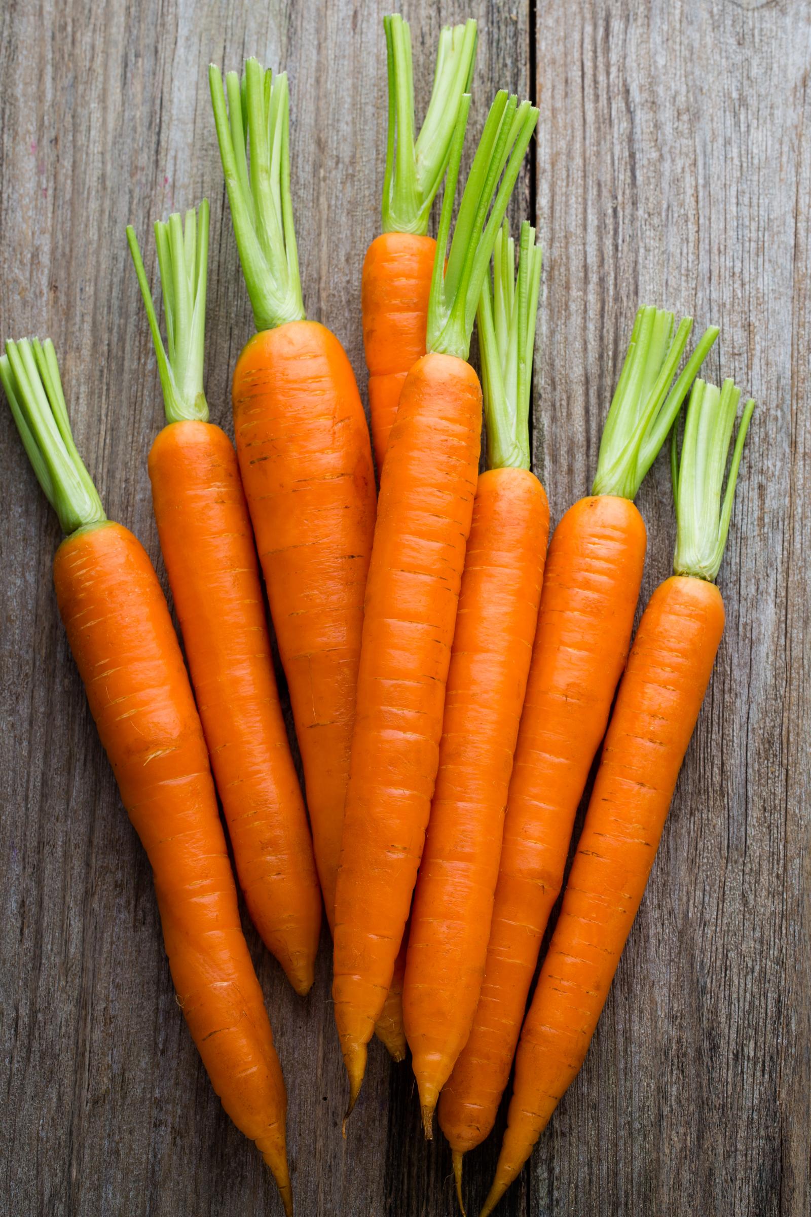 Le carote fanno ingrassare? Sfatiamo i Miti e Scopriamo la Verità Nutrizionale di Questo Croccante Alleato della Dieta!